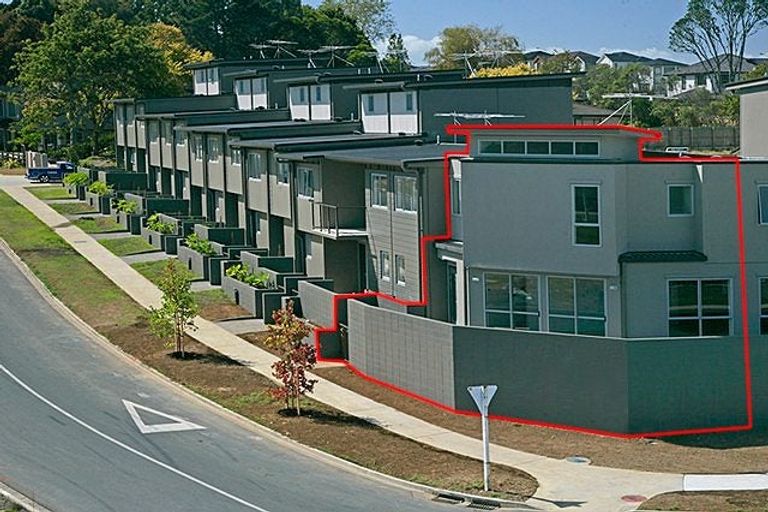 Photo of property in 3/1 Gracechurch Drive, Flat Bush, Auckland, 2016