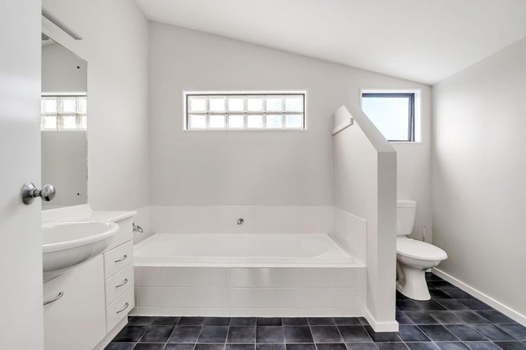 Photo of property in 48a Kestrel Heights, Arkles Bay, Whangaparaoa, 0932