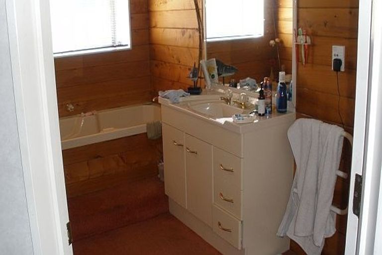 Photo of property in 40 Nuku Street, Tangimoana, 4822