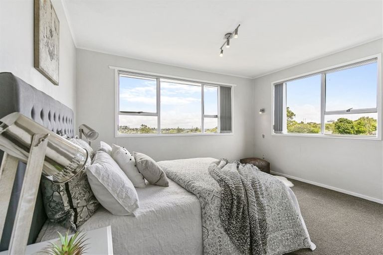 Photo of property in 1/21 Laurina Road, Sunnynook, Auckland, 0620