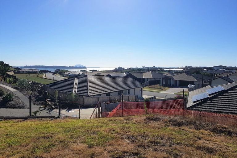 Photo of property in 13 Lakeside Terrace, Omokoroa, 3114