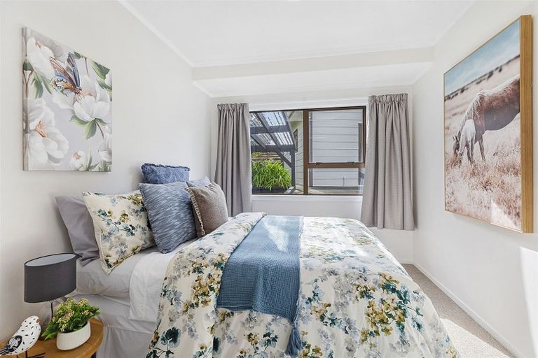 Photo of property in 53 Albatross Close, Whitby, Porirua, 5024