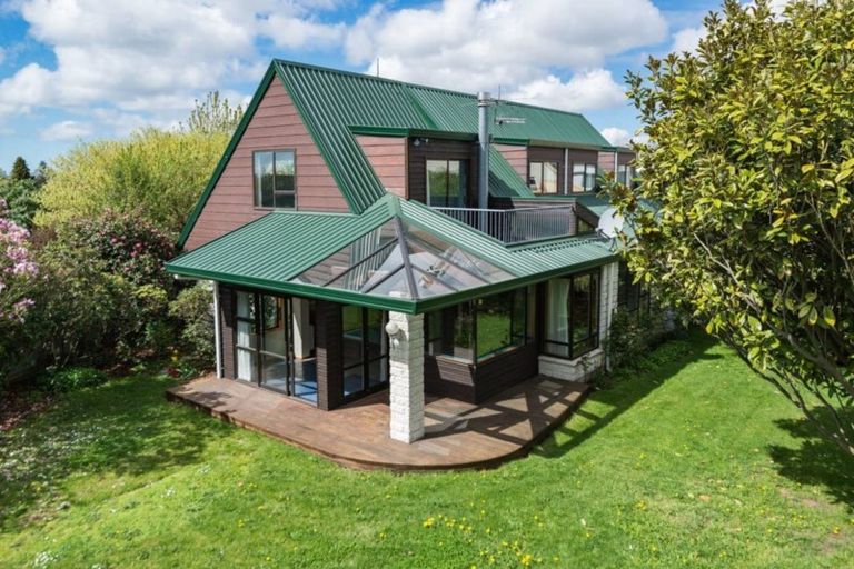 Photo of property in 12 O'connor Place, Burnside, Christchurch, 8053