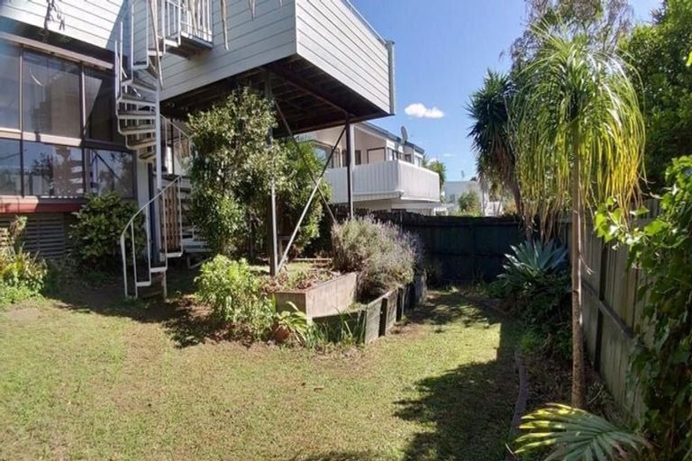 Photo of property in 1/37 Rangitoto Terrace, Milford, Auckland, 0620