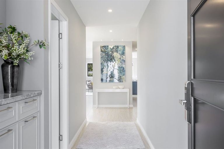 Photo of property in 25 Rothesay Bay Road, Rothesay Bay, Auckland, 0630