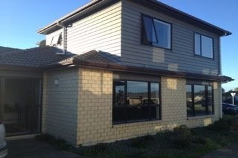 Photo of property in 11 Riverglade Parkway, Te Atatu South, Auckland, 0610