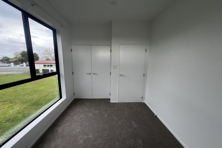 Photo of property in 9/233 Great North Road, Henderson, Auckland, 0612