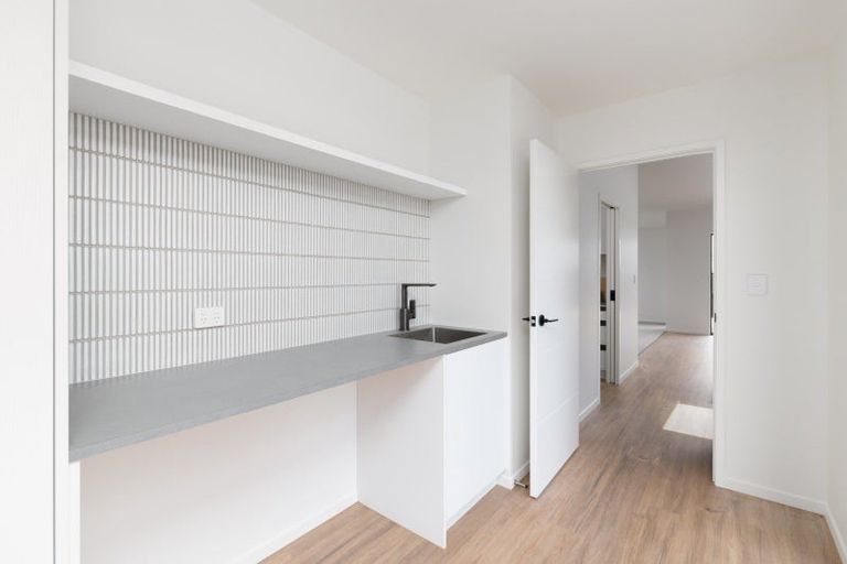 Photo of property in 2 Marsden Place, Hurworth, New Plymouth, 4310