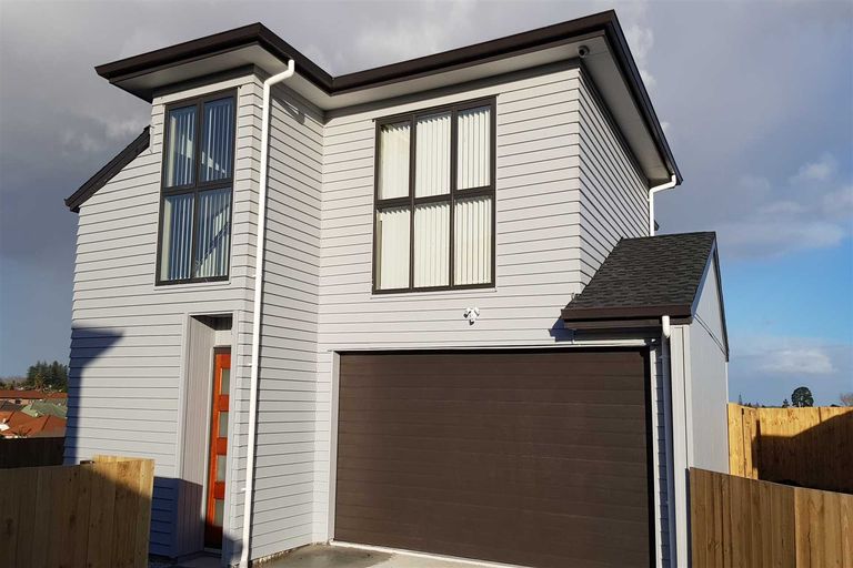 Photo of property in 93c Maplesden Drive, Clendon Park, Auckland, 2103