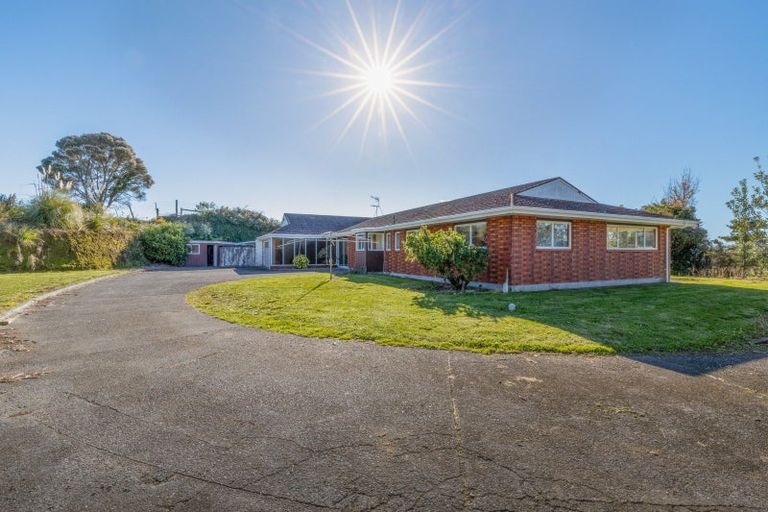 Photo of property in 310 Paraite Road, Paraite, New Plymouth, 4373