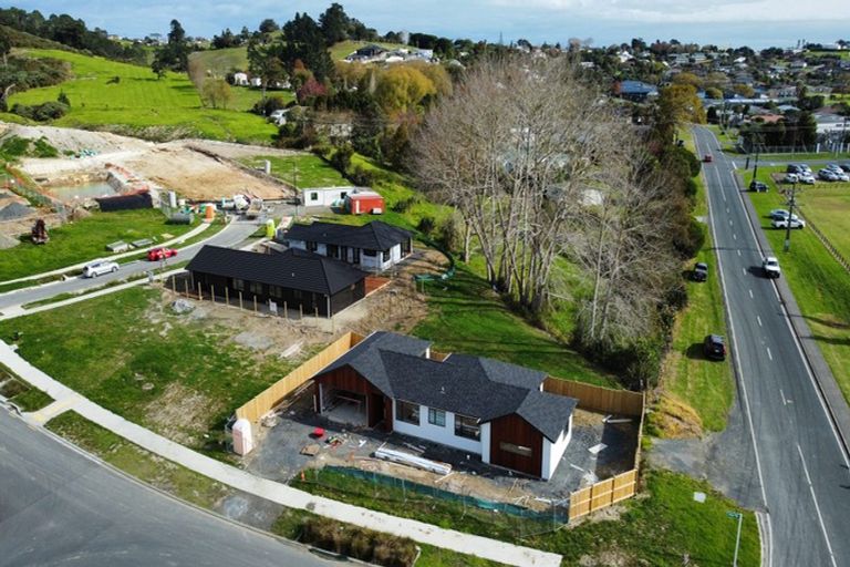 Photo of property in 2 Mahi Road, Helensville, 0800