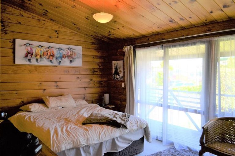 Photo of property in 1a Yeo Place, Taradale, Napier, 4112