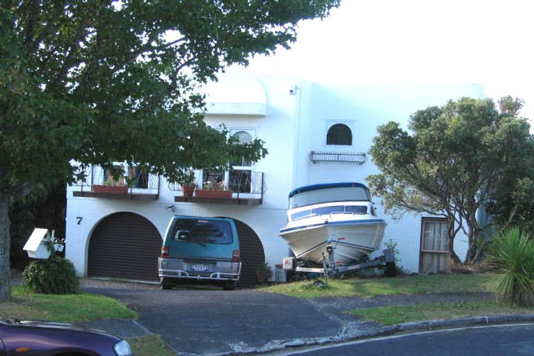 Photo of property in 7 Hollyhock Place, Browns Bay, Auckland, 0630