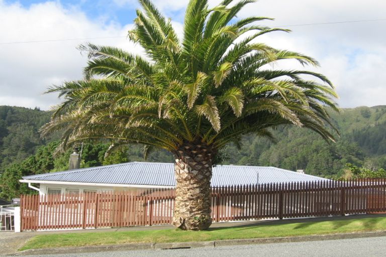 Photo of property in 22 Amundsen Grove, Stokes Valley, Lower Hutt, 5019