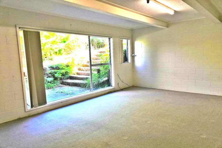 Photo of property in 71 Chivalry Road, Glenfield, Auckland, 0629