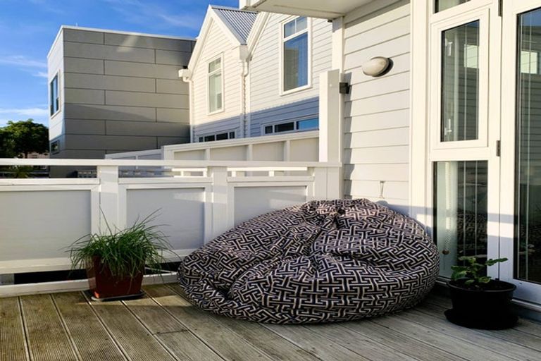 Photo of property in Victoria Villas, 45/35 Pirie Street, Mount Victoria, Wellington, 6011