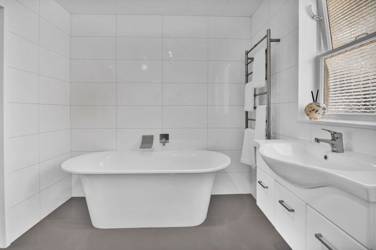 Photo of property in 10 Seymour Street, Waitara, 4320