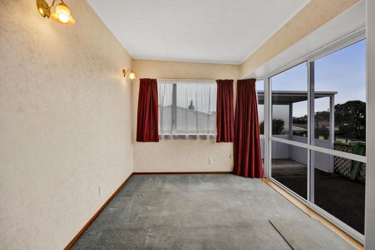 Photo of property in 81 Omata Road, Marfell, New Plymouth, 4310