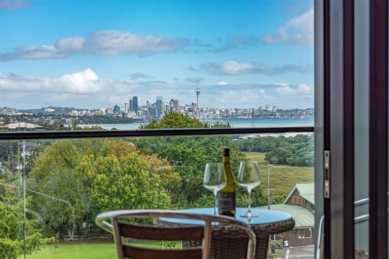 Photo of property in Frank Sargeson Apts, 107/74 Anzac Street, Takapuna, Auckland, 0622