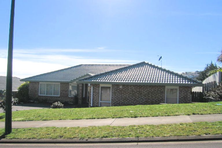 Photo of property in 6 Conacher Close, East Tamaki Heights, Auckland, 2016