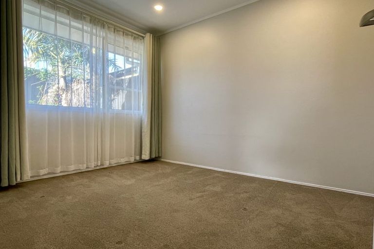Photo of property in 1/1 Tina Place, Sunnyhills, Auckland, 2010