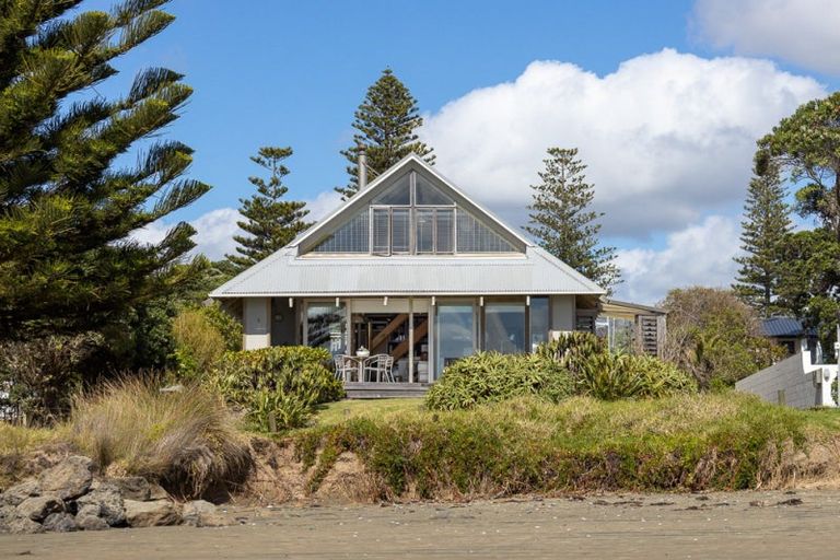 Photo of property in 5 Marine Parade, Orewa, 0931