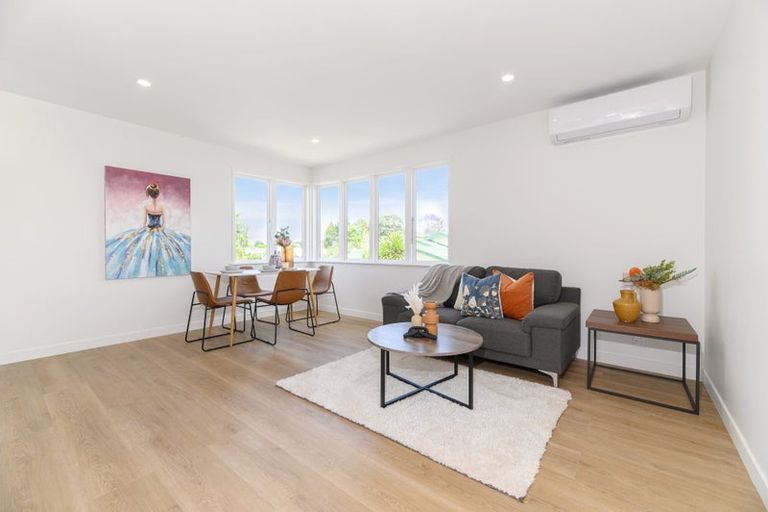 Photo of property in 70d Lincoln Park Avenue, Massey, Auckland, 0614