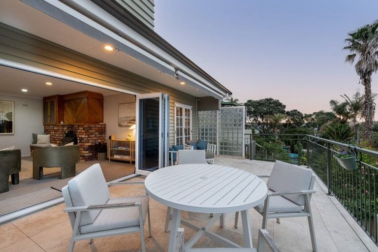 Photo of property in 147 Churchill Road, Rothesay Bay, Auckland, 0630