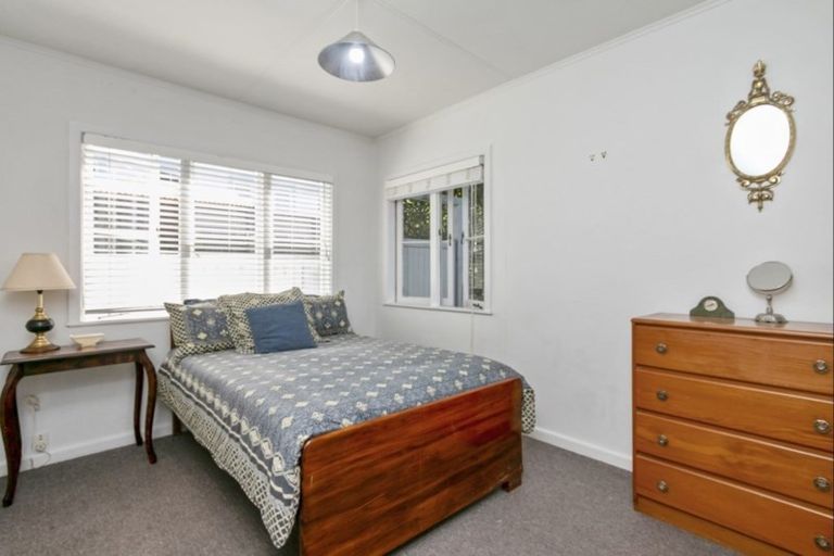 Photo of property in 10 Evan Street, Belmont, Auckland, 0622