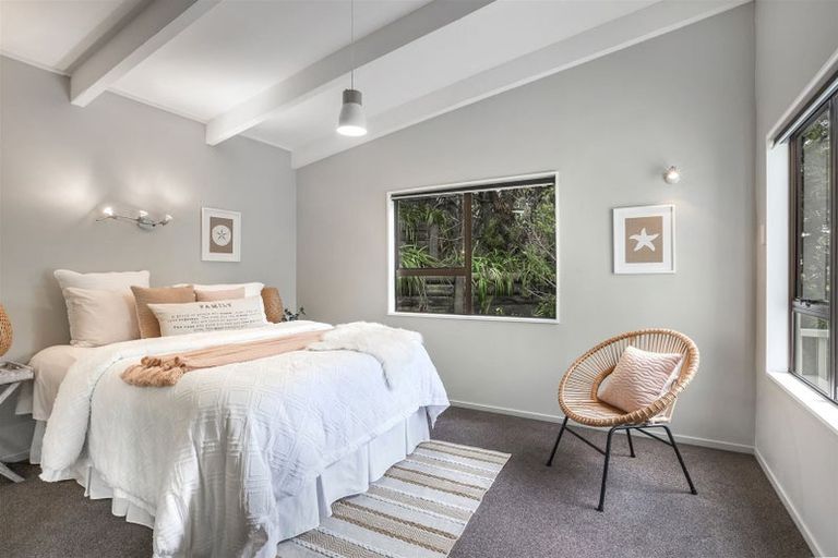 Photo of property in 16 Kinloch Place, Papakowhai, Porirua, 5024