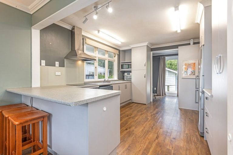 Photo of property in 8 Winston Avenue, Hokowhitu, Palmerston North, 4410