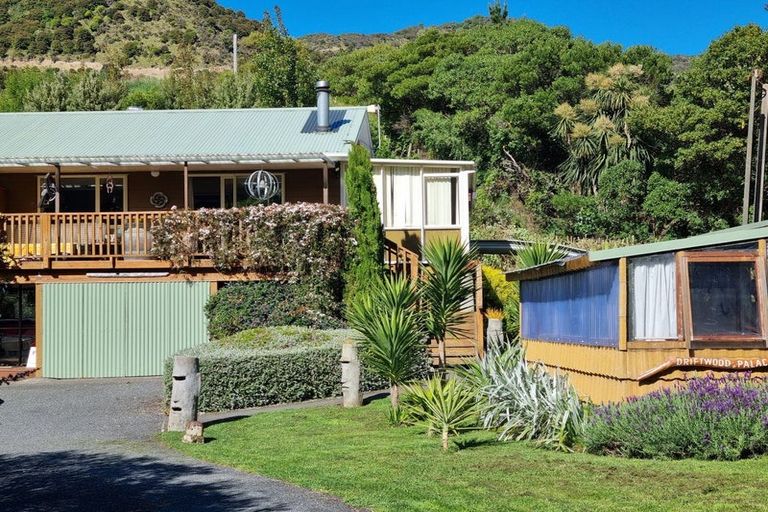 Photo of property in 17 Makura Road, Goose Bay, Kaikoura, 7374