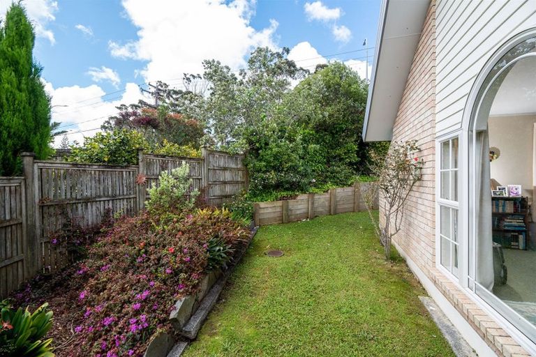Photo of property in 338 East Coast Road, Sunnynook, Auckland, 0632