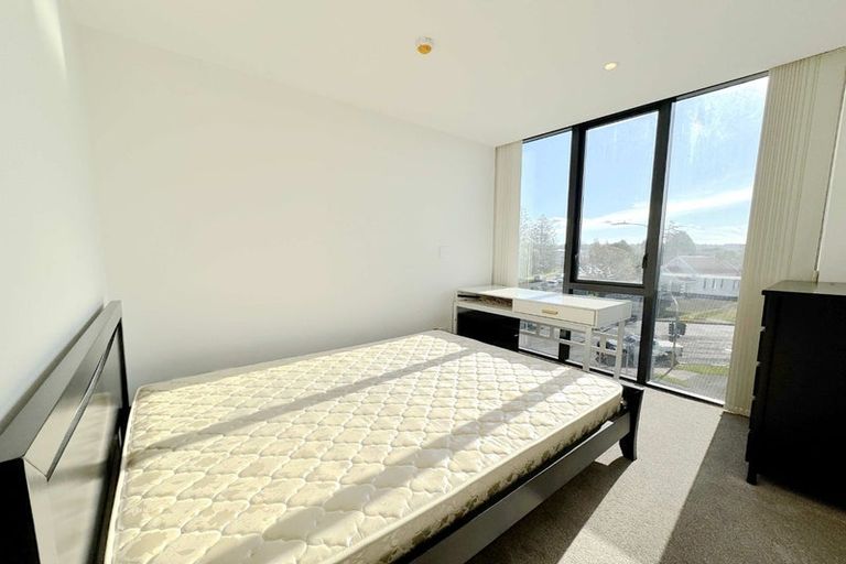 Photo of property in 305/1 Buscomb Avenue, Henderson, Auckland, 0610