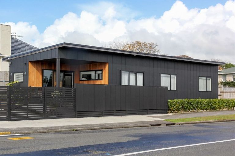 Photo of property in 281 Frankley Road, Ferndale, New Plymouth, 4310