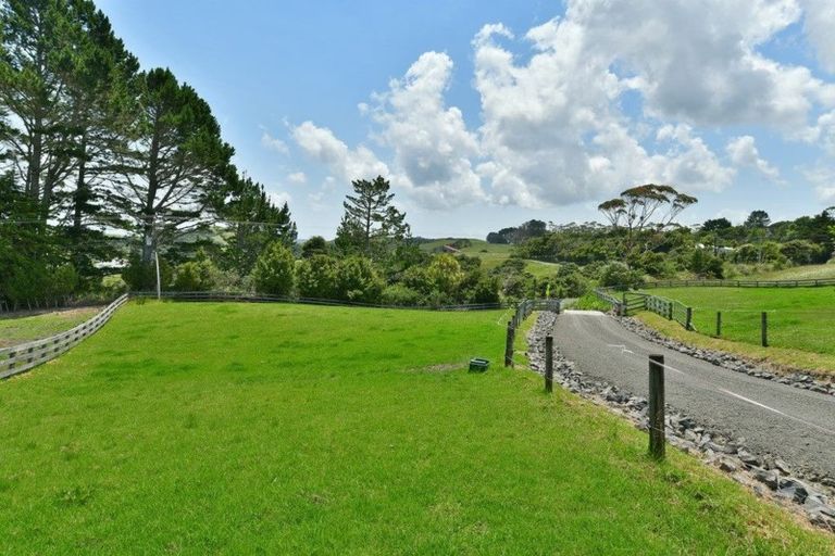 Photo of property in 639 Peak Road, Helensville, 0875