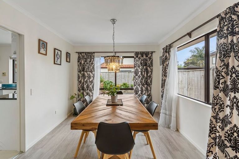 Photo of property in 62 Thornbury Crescent, East Tamaki Heights, Auckland, 2016