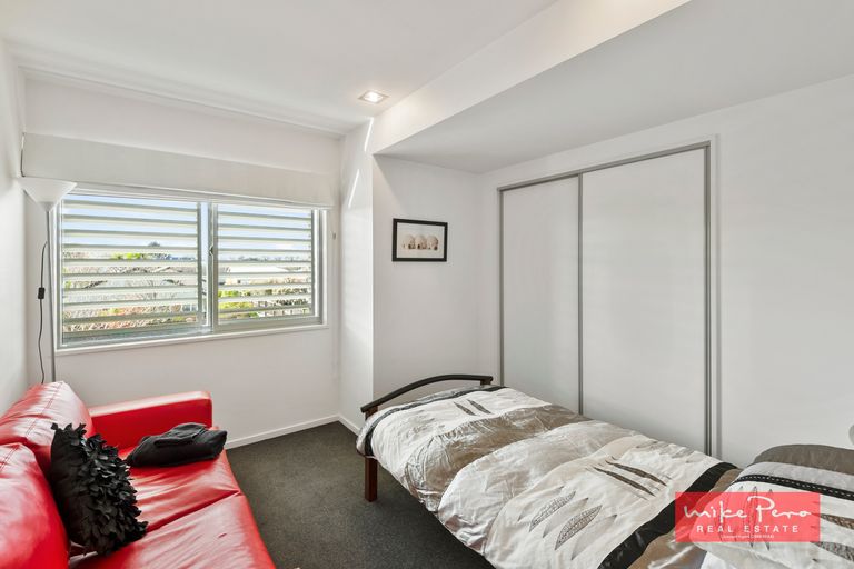 Photo of property in 21 Picton Avenue, Riccarton, Christchurch, 8011