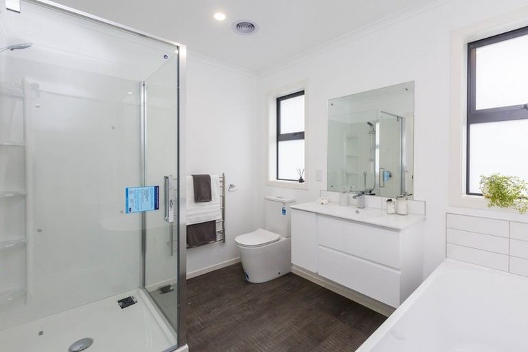 Photo of property in 8 Passchendaele Grove, Trentham, Upper Hutt, 5018