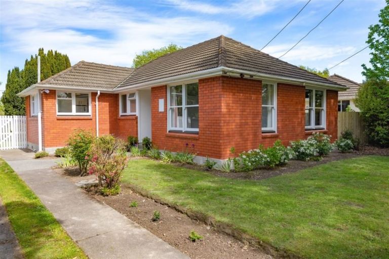 Photo of property in 33 Guildford Street, Burnside, Christchurch, 8053