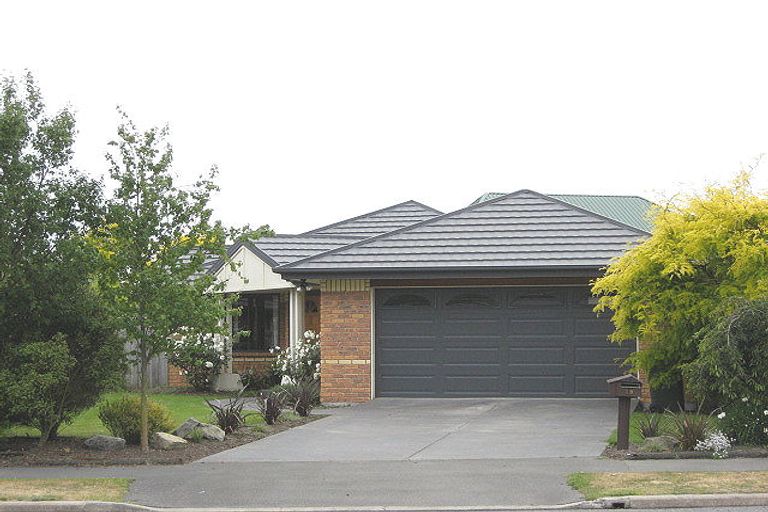Photo of property in 19 Broadhaven Avenue, Parklands, Christchurch, 8083