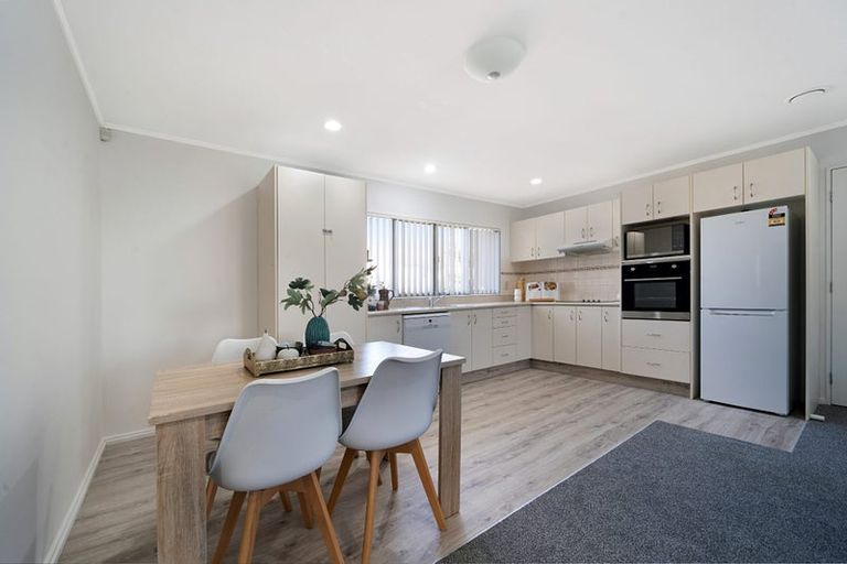 Photo of property in 8 Lockington Avenue, Henderson, Auckland, 0612