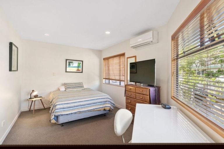 Photo of property in 18 Beulah Avenue, Rothesay Bay, Auckland, 0630