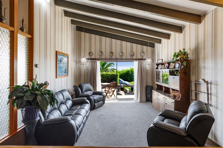 Photo of property in 13 Surf Road, Stanmore Bay, Whangaparaoa, 0932