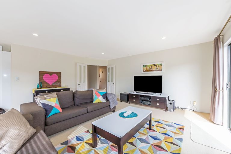 Photo of property in 17 Coralsea Way, Arkles Bay, Whangaparaoa, 0932