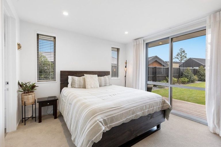 Photo of property in 8 Irvines Track, Halswell, Christchurch, 8025