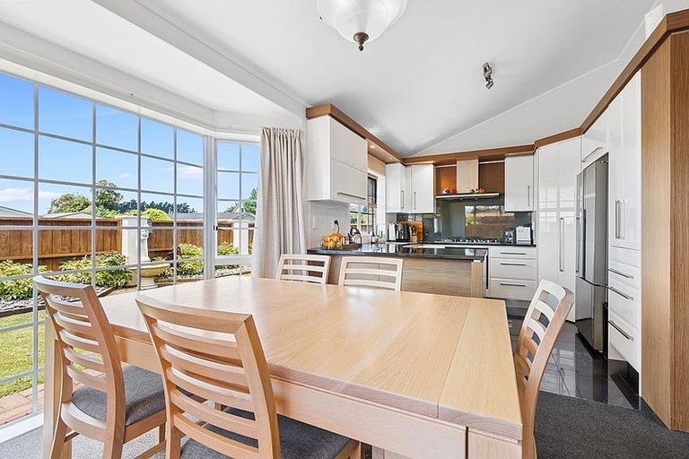 Photo of property in 35 Heta Road, Highlands Park, New Plymouth, 4312