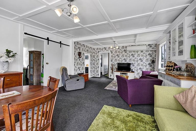 Photo of property in 10 Lincoln Street, Patea, 4520