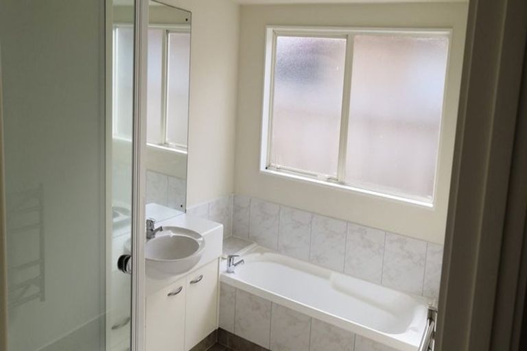 Photo of property in 10 Trovare Place, Golflands, Auckland, 2013