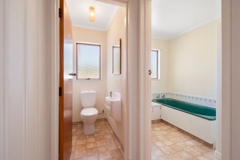 Photo of property in 18 Palliser Place, Milson, Palmerston North, 4414